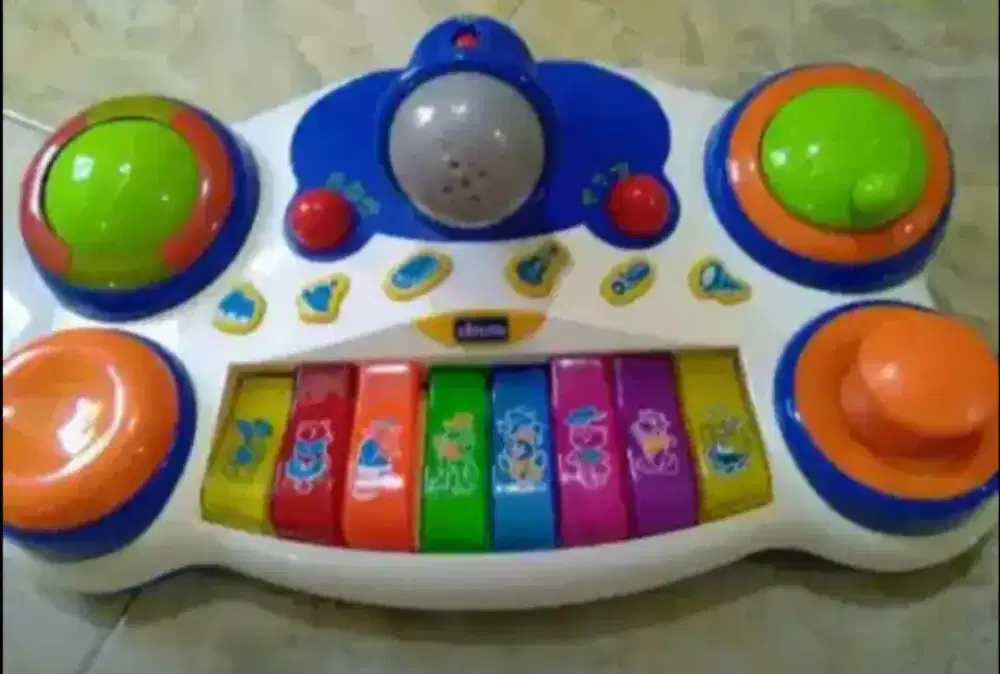 MAINAN PIANO CHICCO