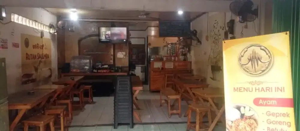 JUAL CEPAT: Meja Kursi Usaha (5jt), Kulkas, Kompor, AC, Alat2 Makan