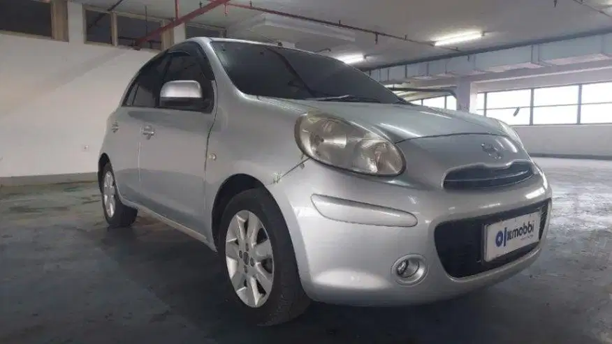 DP Rendah  4JT Nissan March 1.2 XS Bensin-AT 2011 Silver