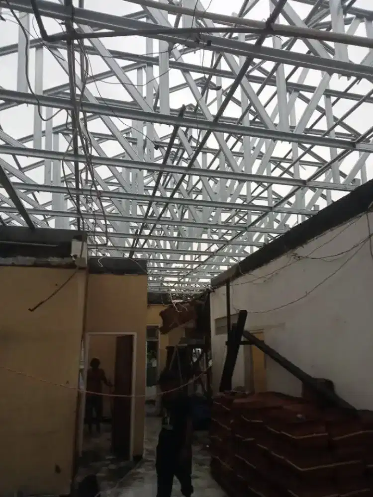 JASA TUKANG ATAP BAJA RINGAN