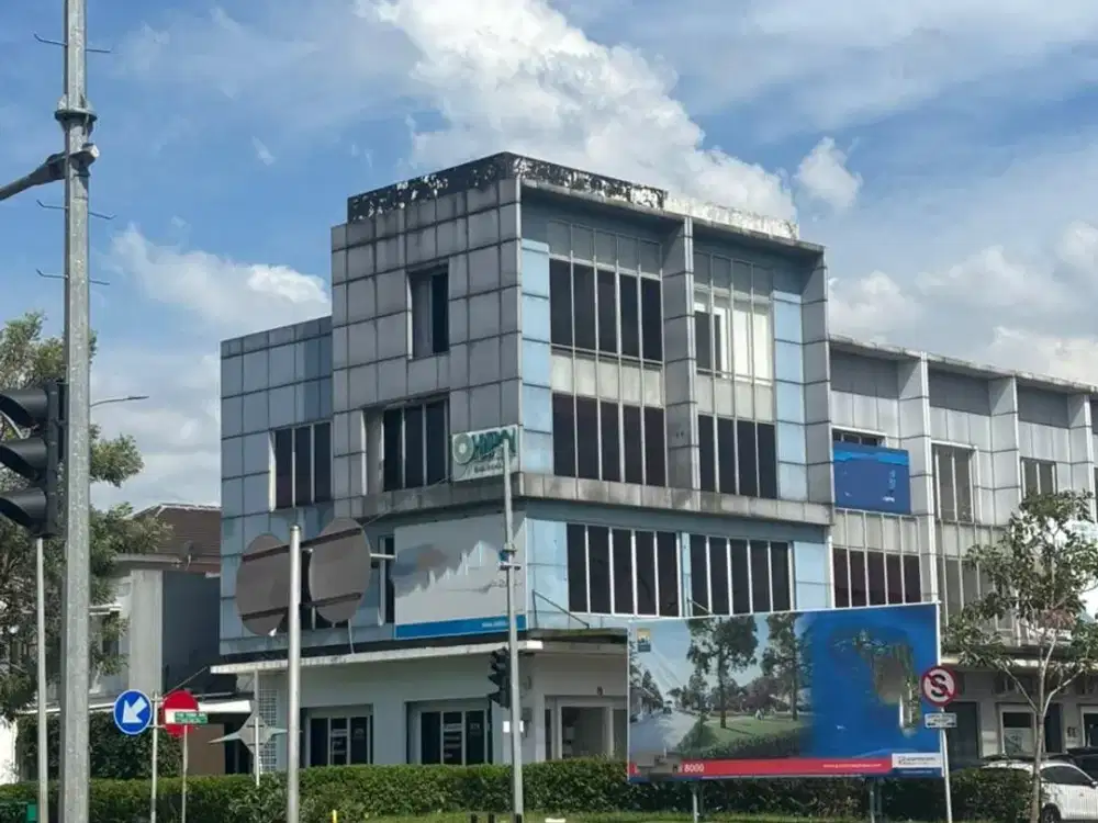 Dijual Ruko Celebration Town 4 Lantai, Siap Pakai, Posisi Hook, Lokasi Strategis, Luas 250m2, Jalan Boulevard, Bisa KPR, Grand Wisata Bekasi