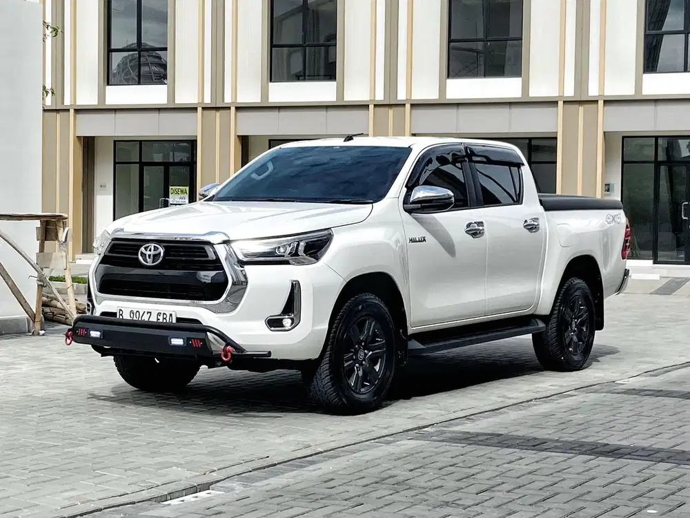 TOYOTA HILUX V SOLAR 4x4 2.4AT 2023, Km 10rb