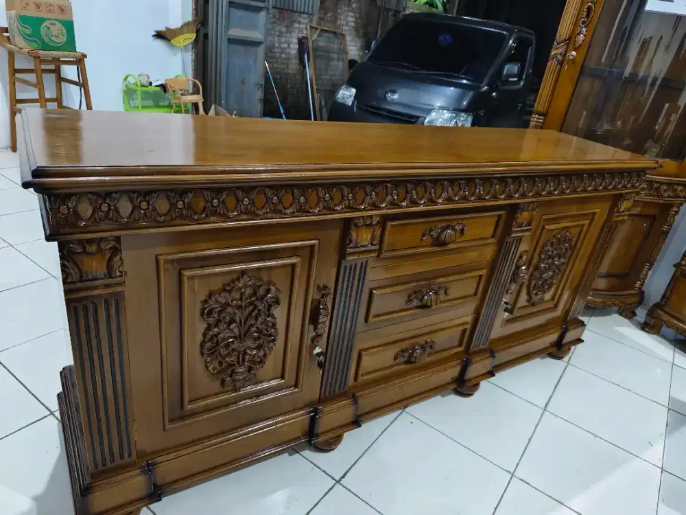 Di butuhkan supir sim A yang siap kerja keras usia di bawah 45