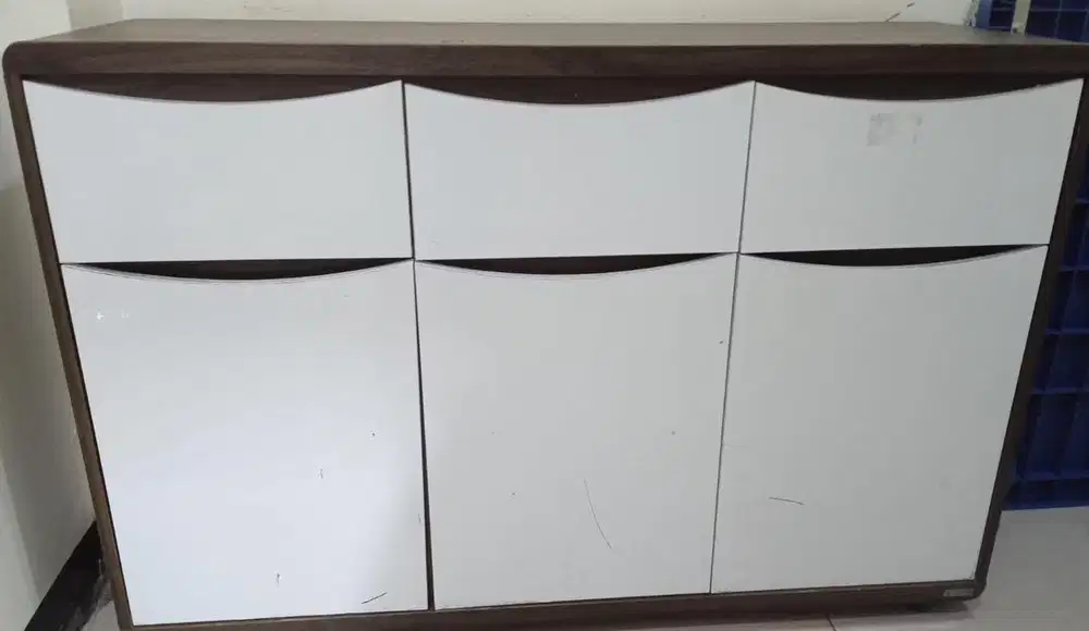 Bekas Lemari Bawah TV Rak Sepatu Coklat Gelap Putih