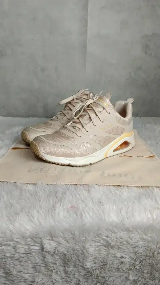 Sepatu wanita Skechers Street