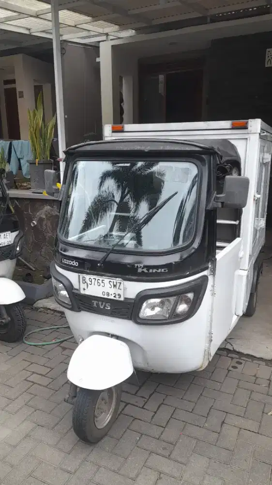 TVS King bajaj kargo