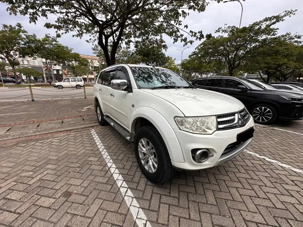 Dijual Pajero sport exceed putih 2014 ori km 99rb harga 220jt nego