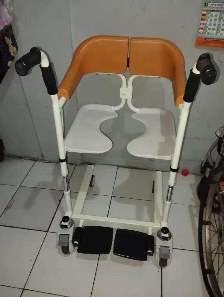 Kursi Roda Transfer One Care Plus Commode OneMed ALK 902
