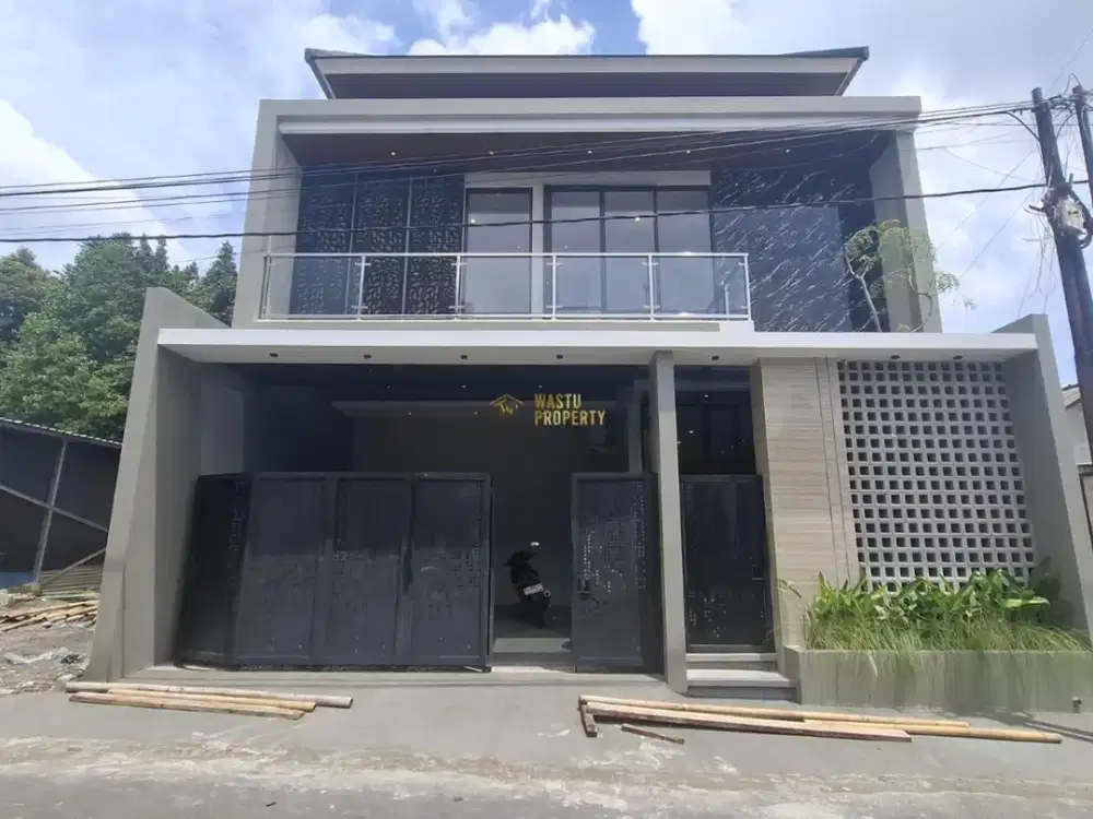 RUMAH BARU, 2 LANTAI, 8 MENIT BANDARA ADI SUCIPTO