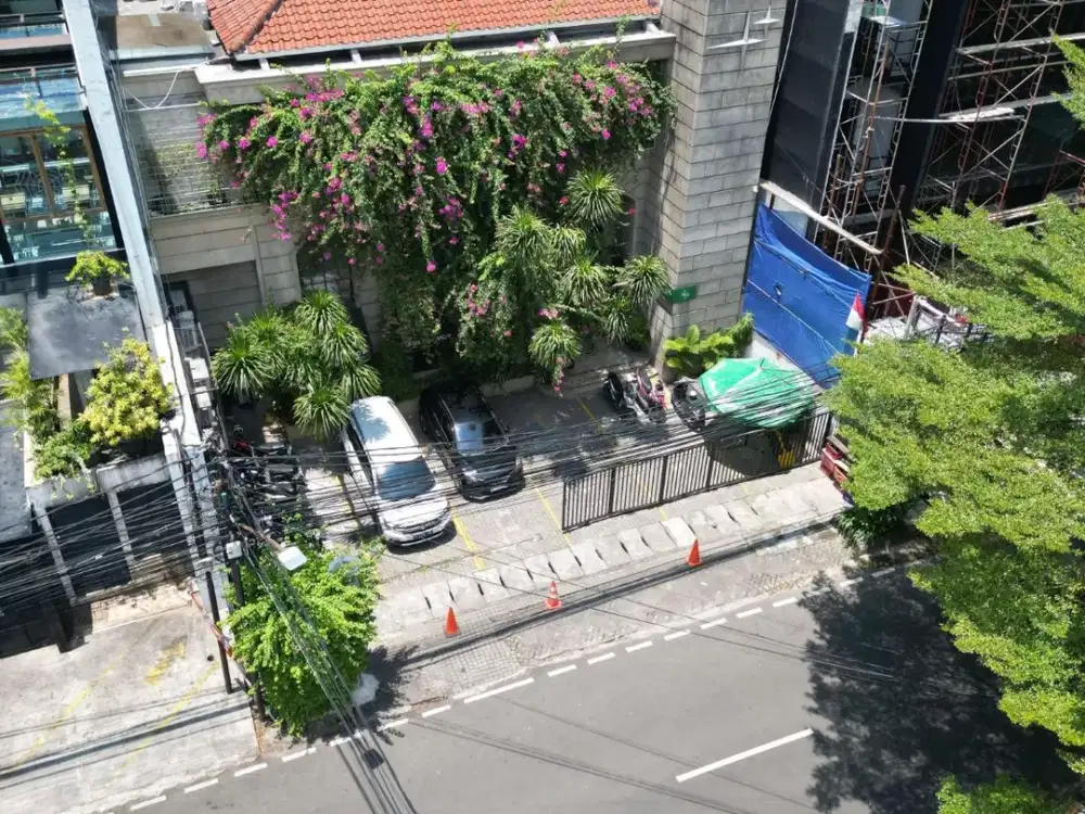 Dijual Bangunan Komersial 3 Lantai Prime Area Kebayoran Baru – Lokasi Jalan Utama, SHM, Private Lift