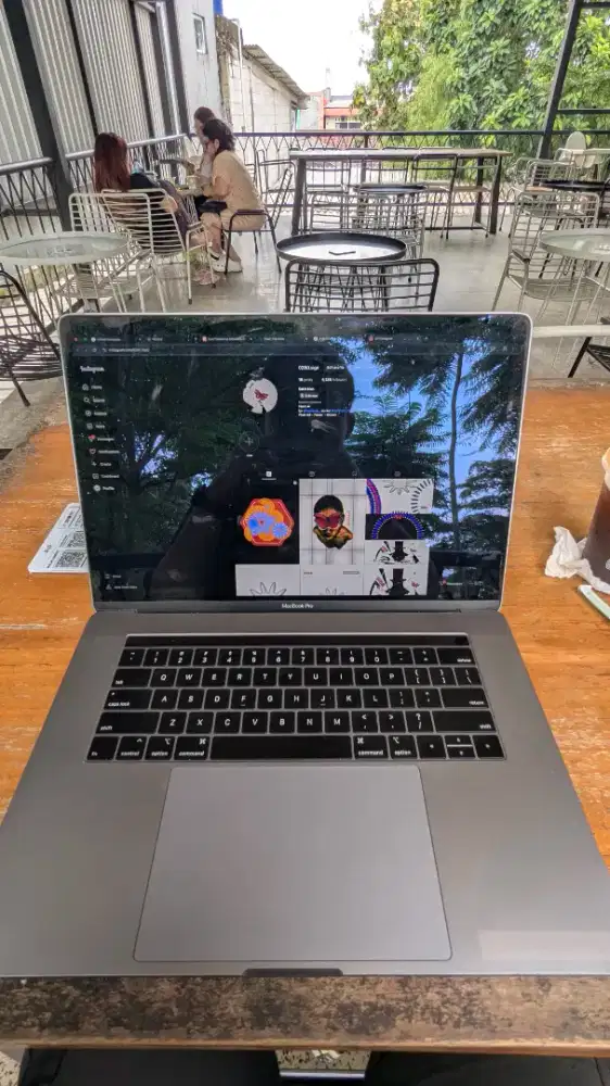 Macbook Pro 2019 8/256 i7 15inch