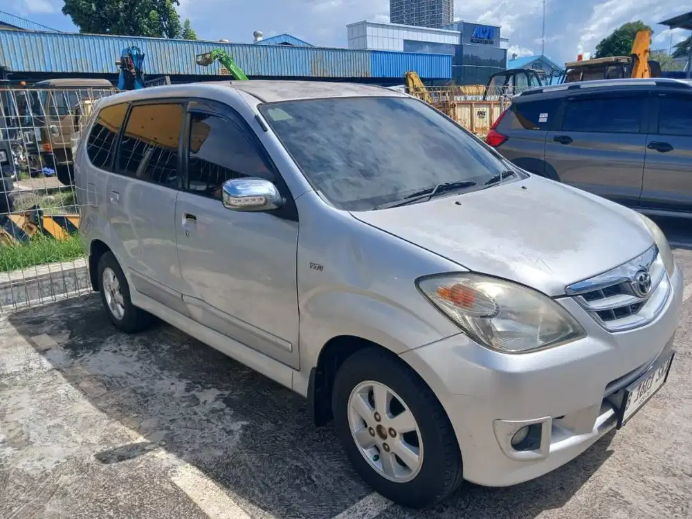 DIJUAL MOBIL TOYOTA AVANZA M/T 2010