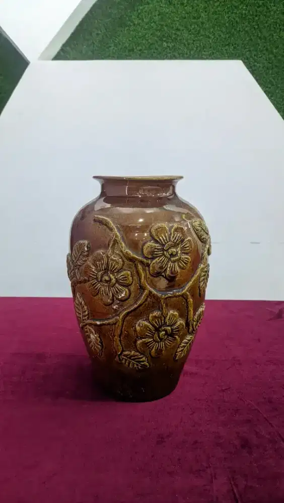 Vas Bunga Keramik Motif Bunga 3D - HSC 2025