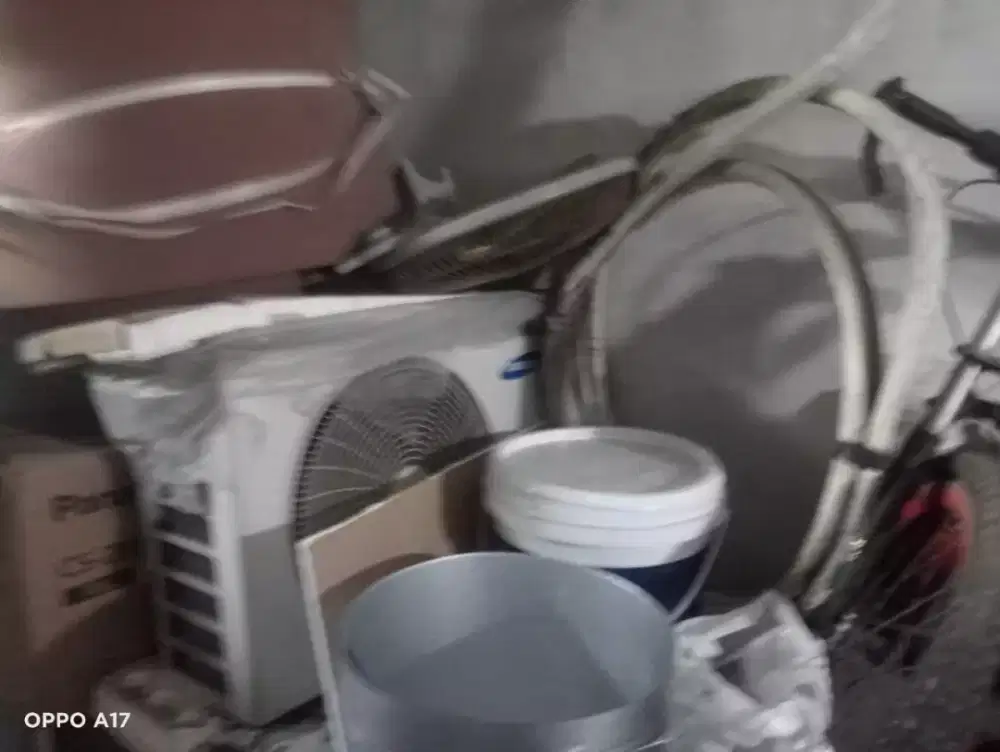 Menerima AC dan genset rusak