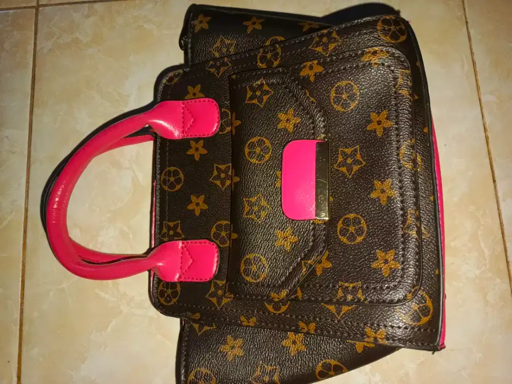 tas selempang wanita