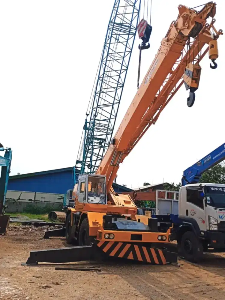 Raughterain crane tadano 25 ton tahun 86