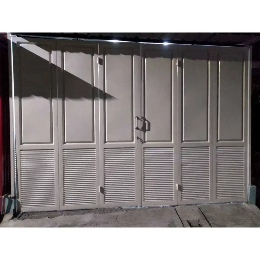 pintu garasi bahan plat esser warna putih bukaan lipat
