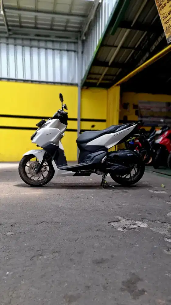 HONDA VARIO 160 ABS 2024 KM RENDAH