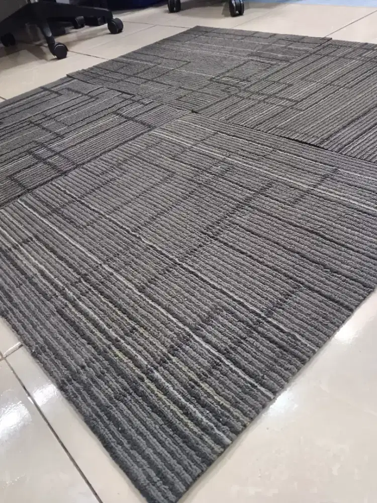 Karpet tile bekas berkwalitas premium
