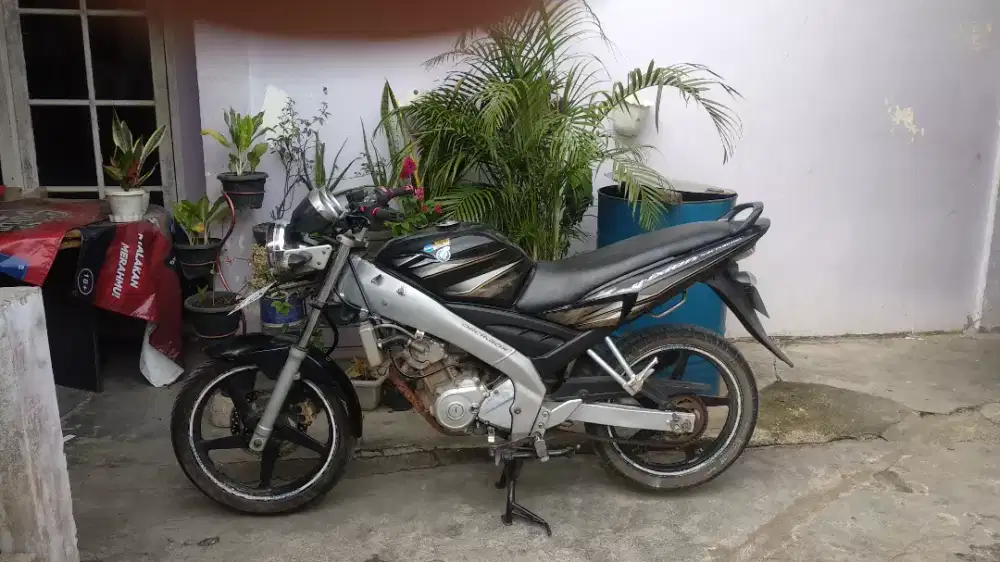 DIJUAL MOTOR VIXION THN 2009 PJK HIDUP SS LENGKAP HARGA 6 JT NEGO