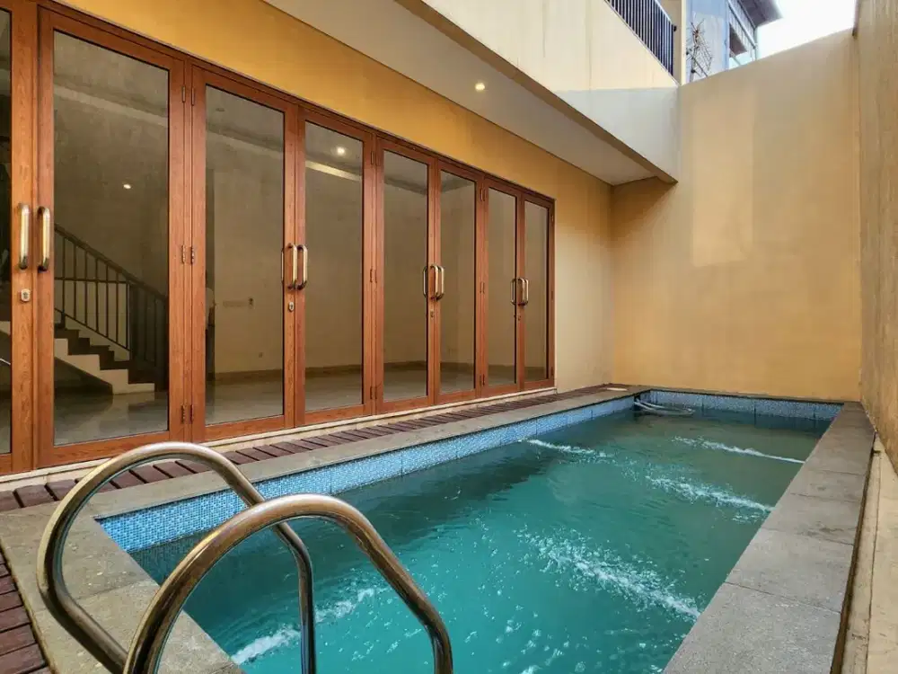 Dijual Rumah 2,5 Lantai Siap Huni dengan Kolam Renang di Kemang – LT 260 m² LB 400 m², SHM & IMB