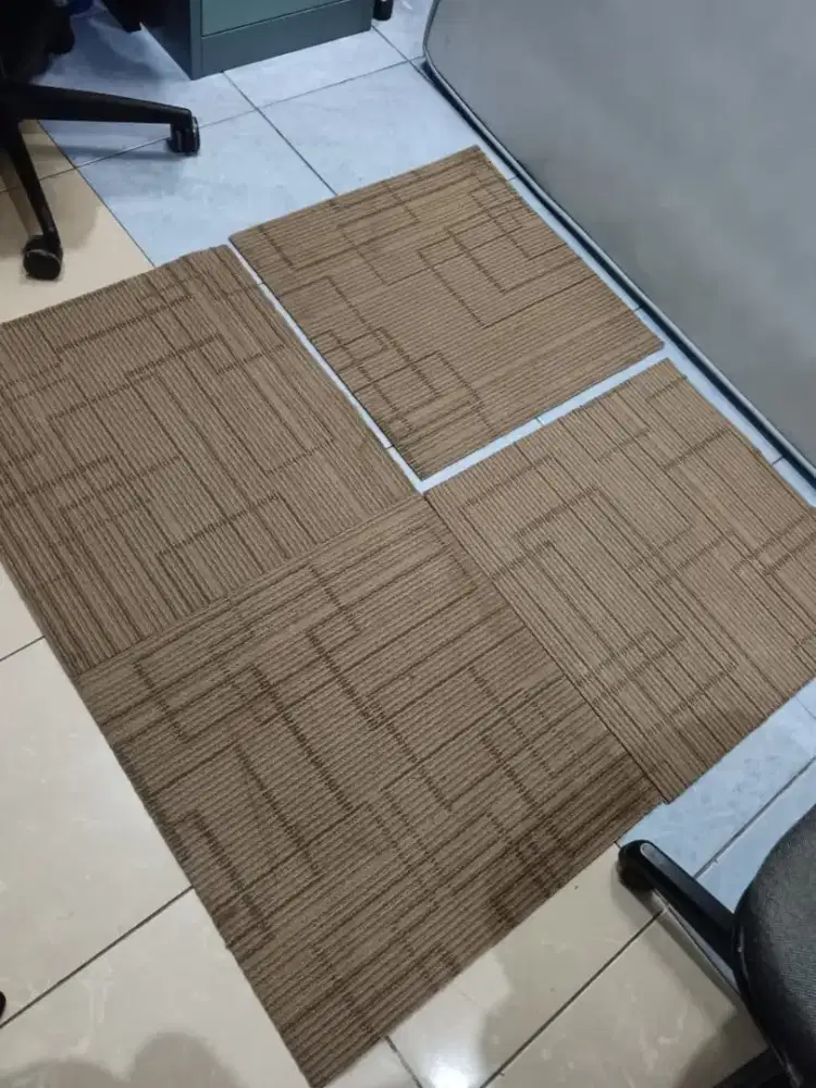 Karpet tile bekas berkwalitas premium