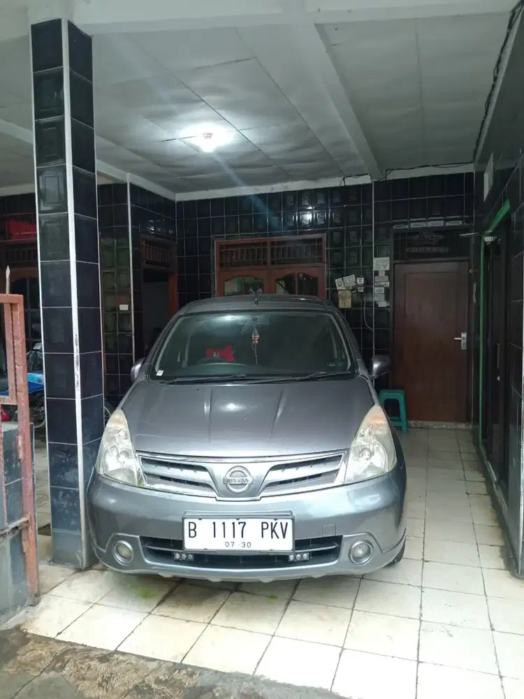 Nissan Grand livina 2011 Bensin