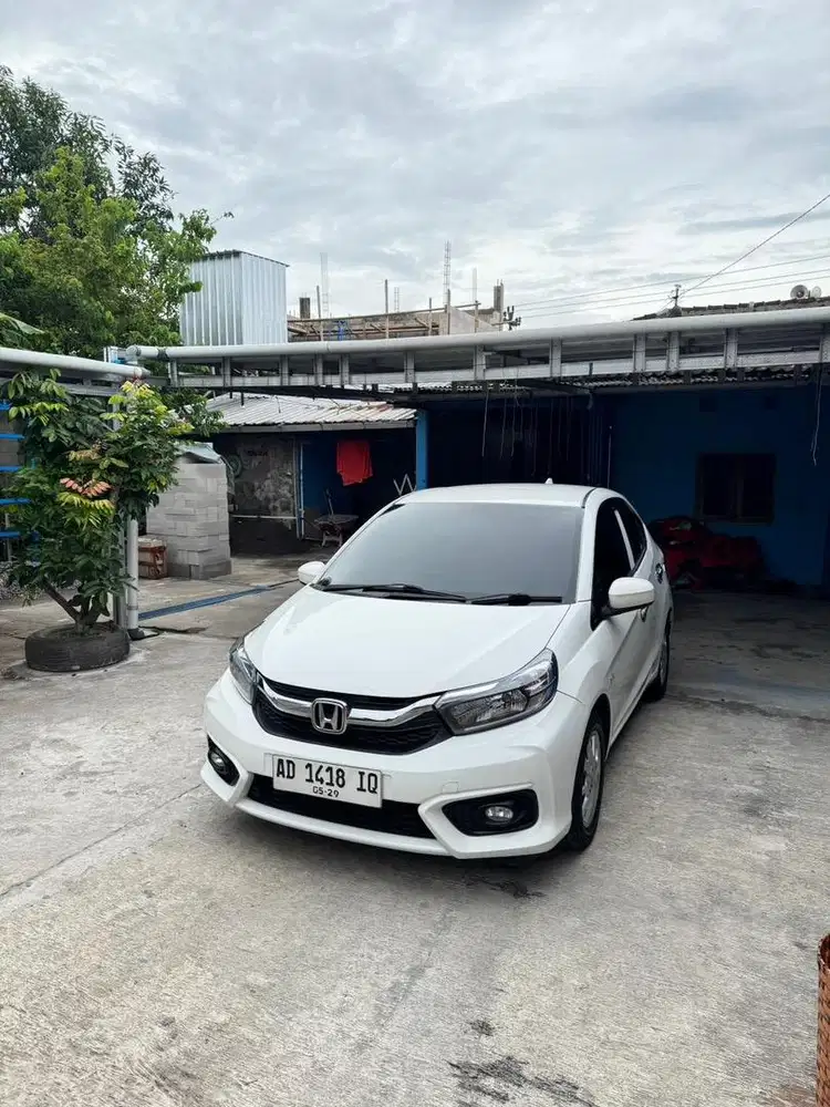 Brio E 2019 MT warna putih