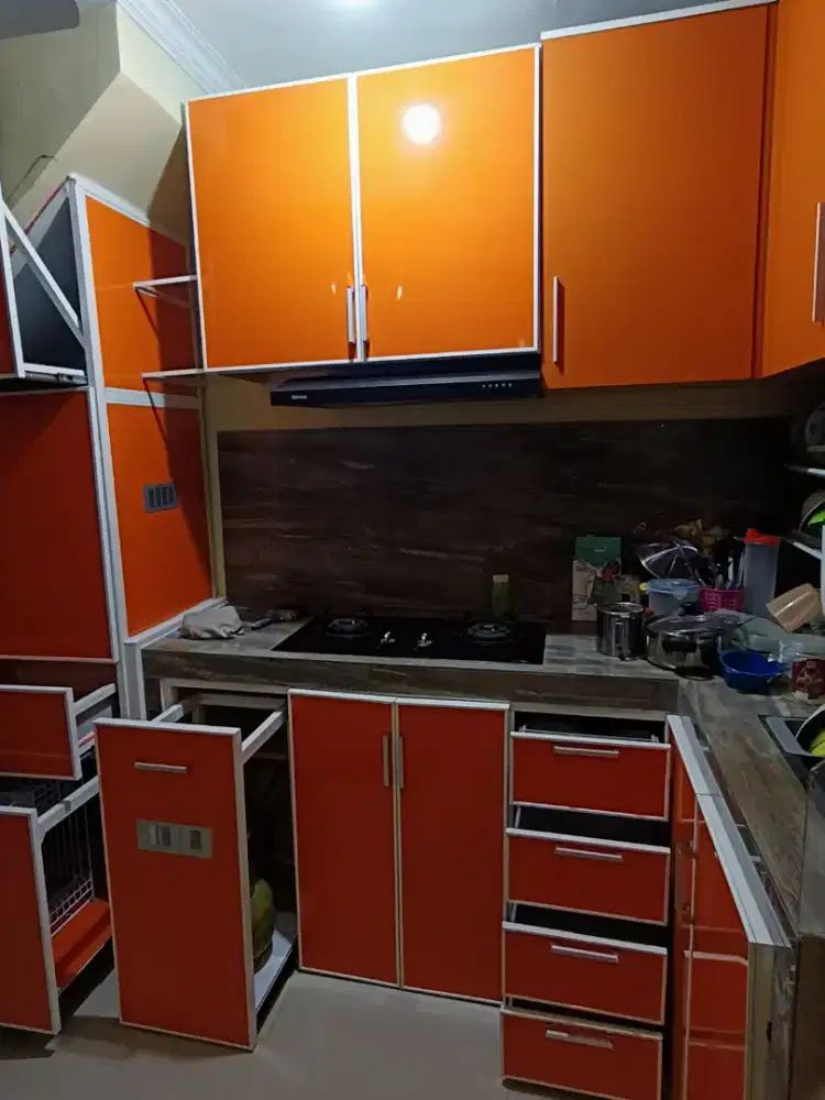 Menerima pesanan pembuatan kicenset aluminium vinising ACP aluminium