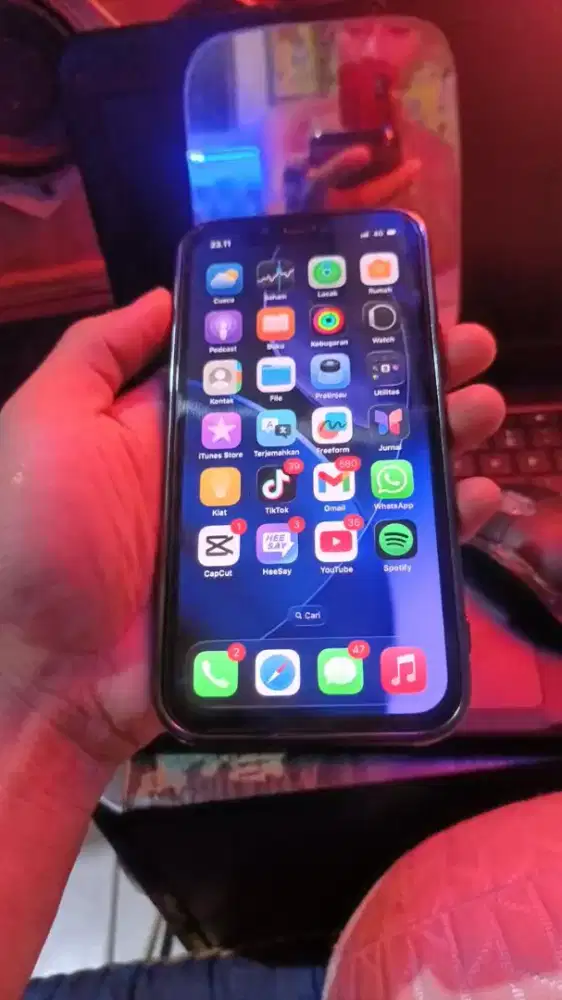 Jual ip 12 , 64 gb inter. Masih garansi baru dipake 1 bulan.