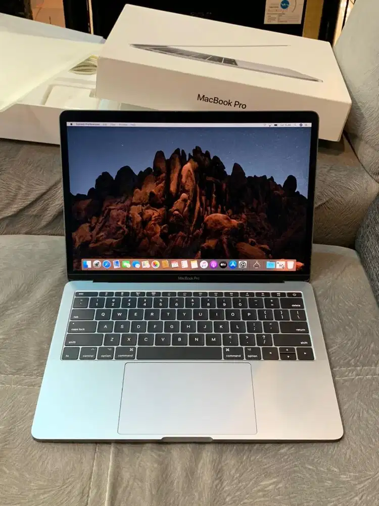 Macbook Pro 2017 8/256GB Fullset Ori