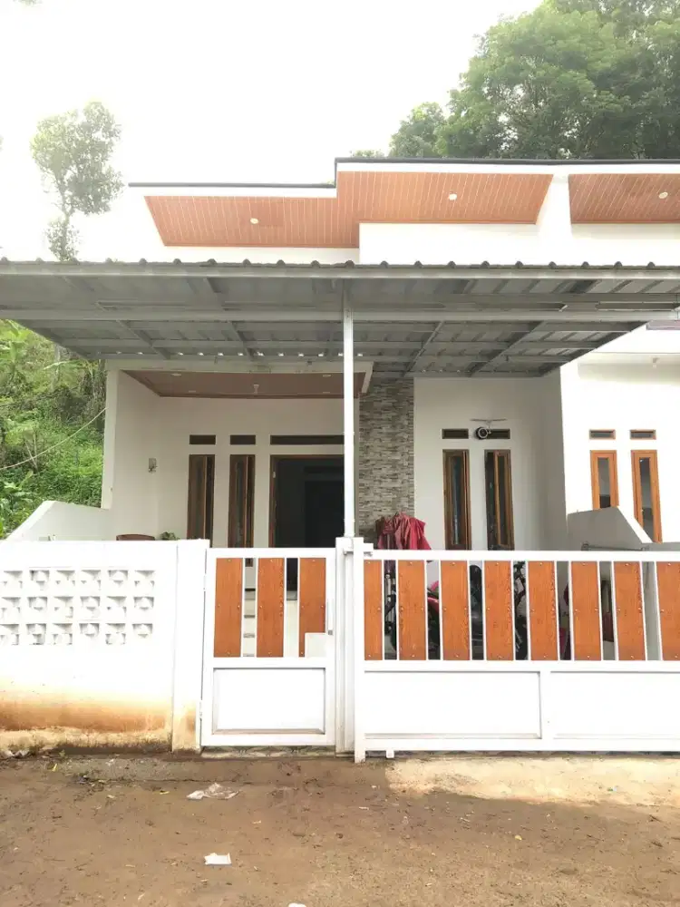 Di jual cepat dengan isinya dengan sepeda motor adv 160+box givi