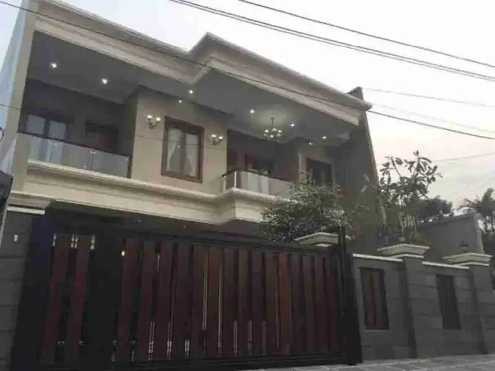 RUMAH MEWAH 2,5 LANTAI DI PERUMAHAN JATIWARINGIN ASRI