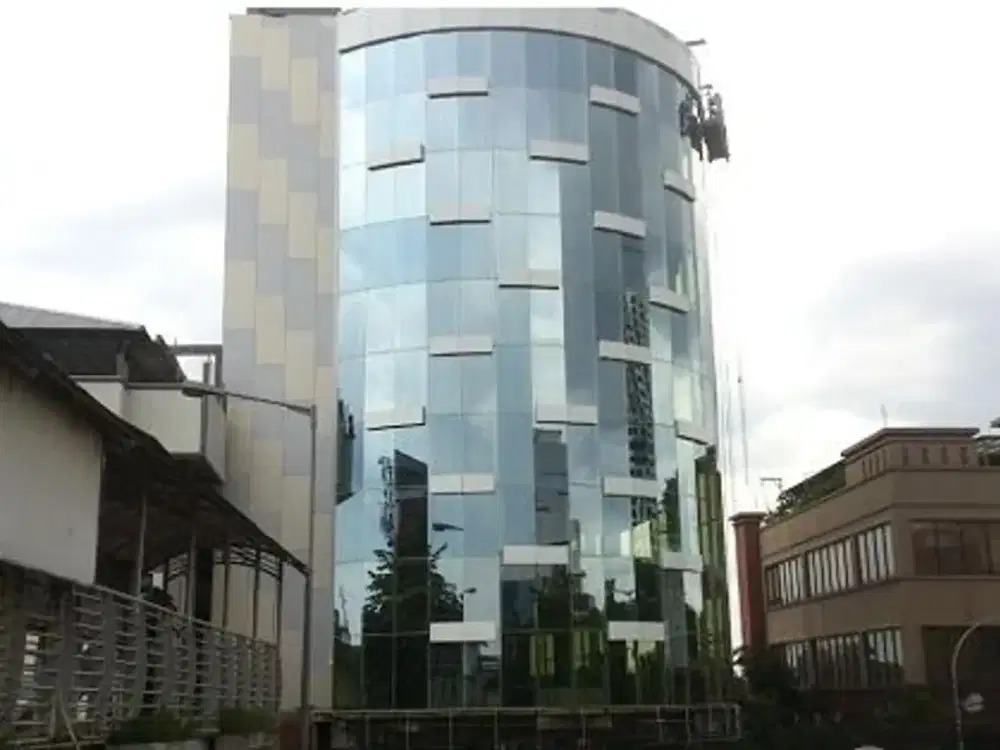 Gedung Kantor 6 Lantai Strategis Pinggir Jalan di Warung Buncit Jakarta Selatan