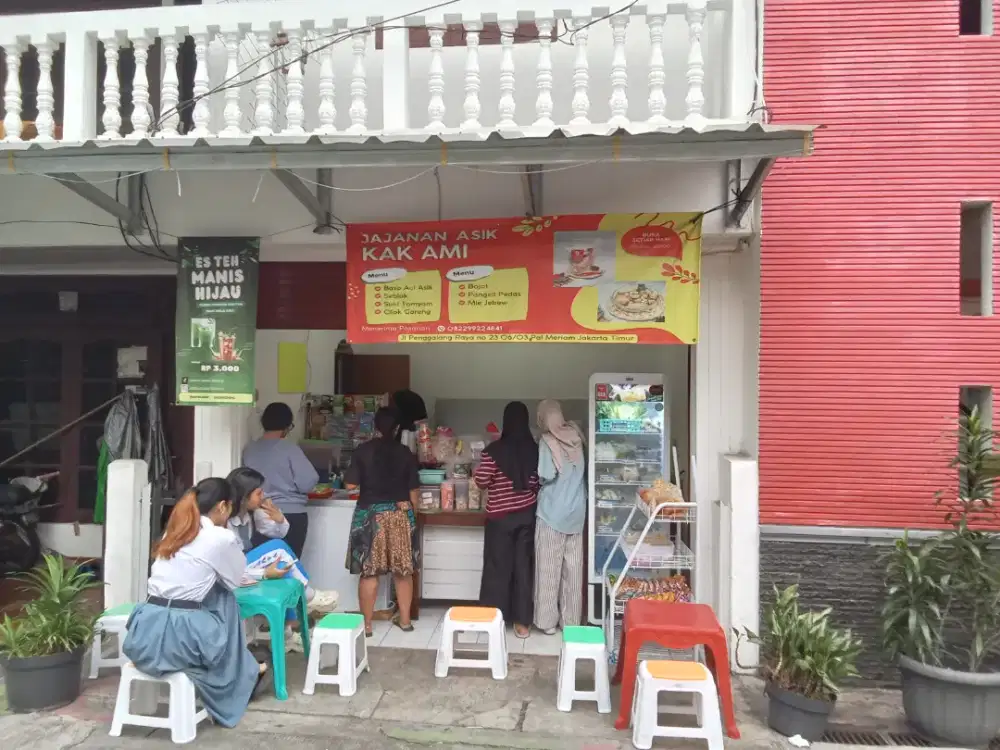 Karyawati warung seblak