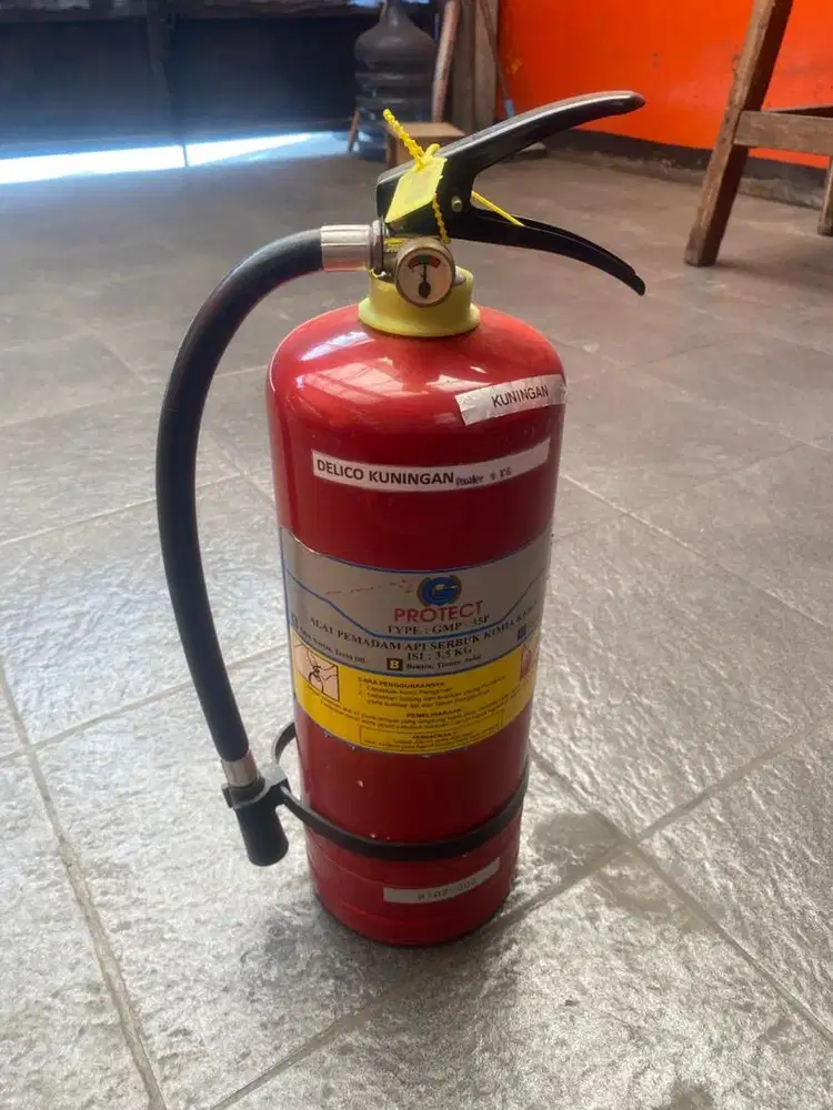 Alat pemadam api serbuk kimia kering