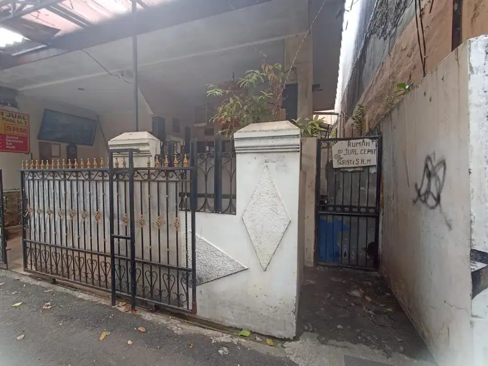 Rumah dan Kos 8 Pintu di Condet