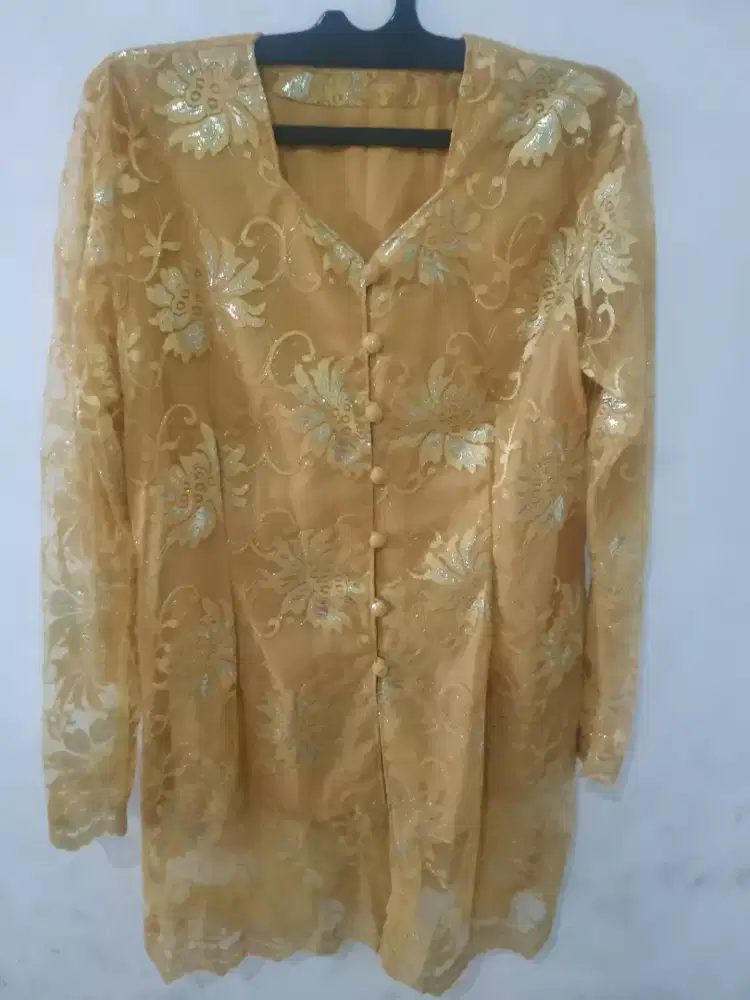 Kebaya warna coklat emas ukuran L