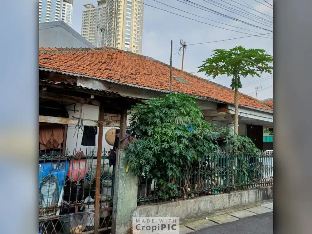 Dijual Rumah Tua Hitung Tanah di Tanjung Duren Jakarta Barat