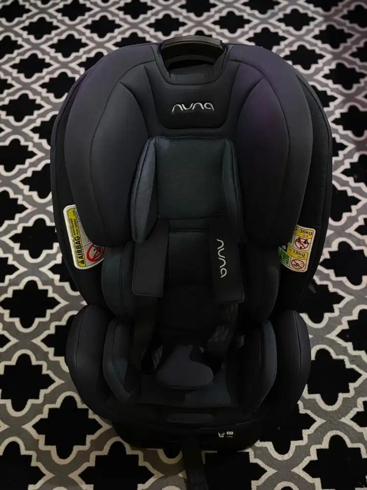 Like New Car seat Nuna