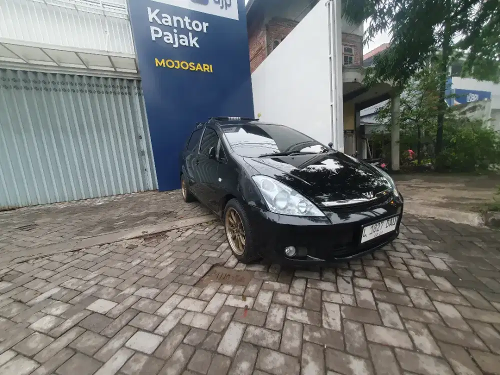 Toyota Wish 2003 Bensin