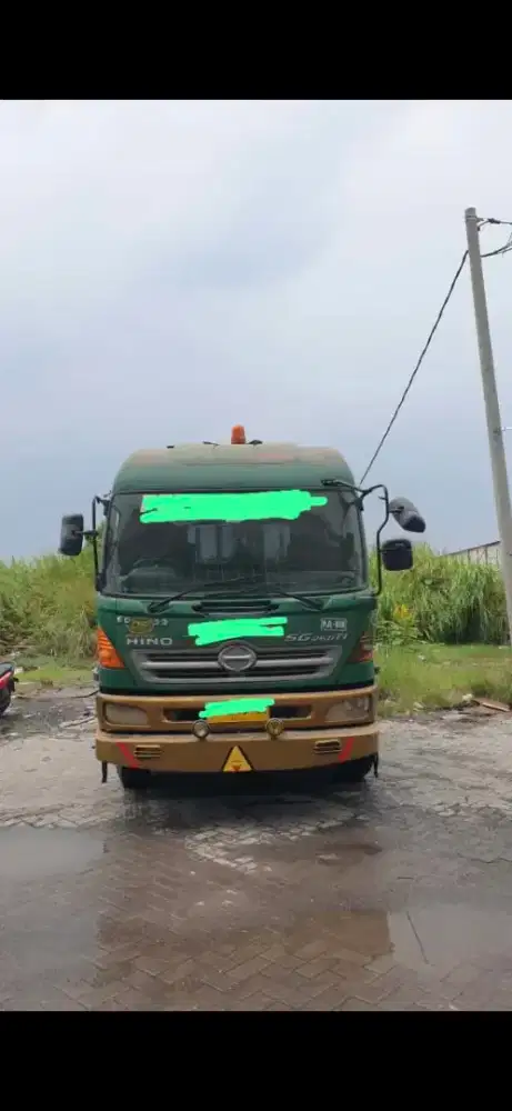 Tracktor head Hino 2012 SG 260 dan ekor 40 feet