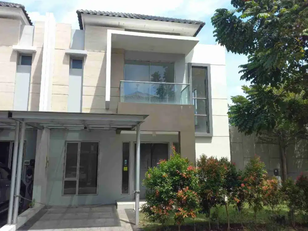 Rumah hoek siap huni di Golf Island