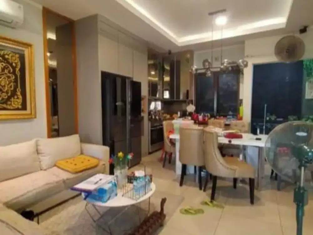 Dijual Rumah Siap Huni, 2 Lantai, 4+1 Kamar Tidur, dalam Cluster, Burgundy, depan Taman Bermain, Bebas Banjir, Keamanan 24 Jam, Dekat SMB Summarecon