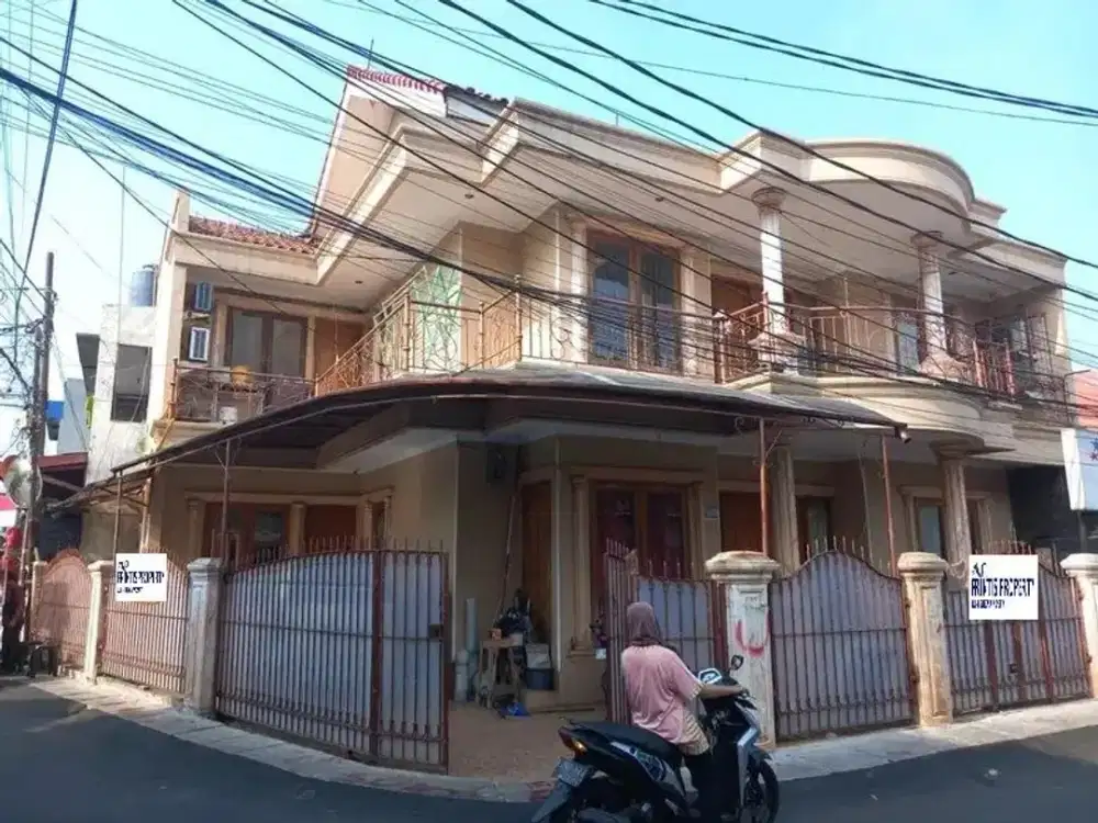 Di Jual Rumah Hook 2 Lantai Lokasi Strategis di Klender, Jakarta Timur