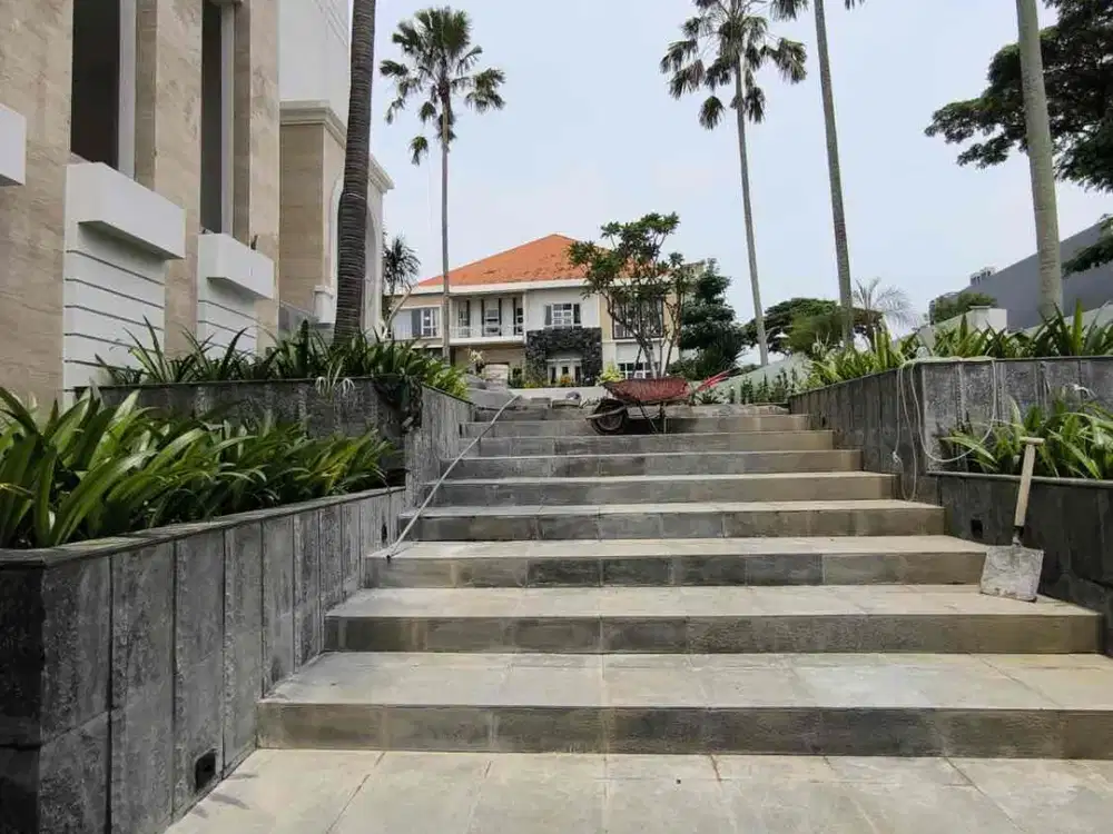 Rumah Mewah Bukit Golf Citraland Surabaya