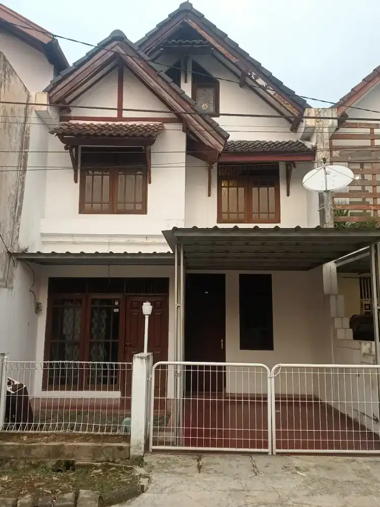 Dsewa 30juta tahun 3 lantai rumah deket SPBU griya depok asri