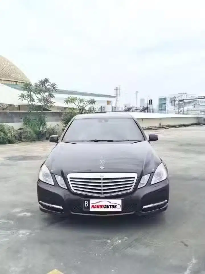 Mercedes Benz E250 Avantgarde Tahun 2011 Coklat Metalik