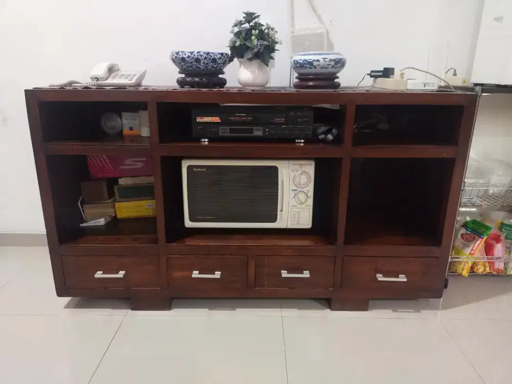 Buffet TV/pajangan jati tua