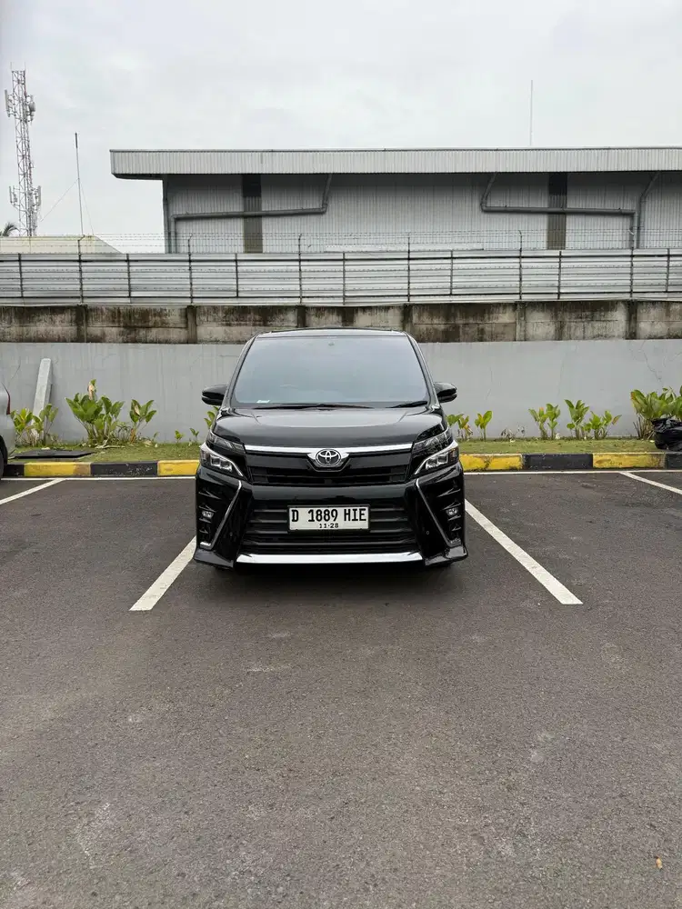 Murah !! Toyota Voxy 2018 Bensin